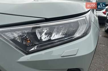 Внедорожник / Кроссовер Toyota RAV4 2019 в 