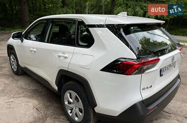 Позашляховик / Кросовер Toyota RAV4 2020 в 