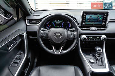 Внедорожник / Кроссовер Toyota RAV4 2020 в 