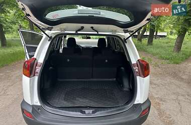 Позашляховик / Кросовер Toyota RAV4 2015 в 