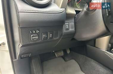 Позашляховик / Кросовер Toyota RAV4 2015 в 