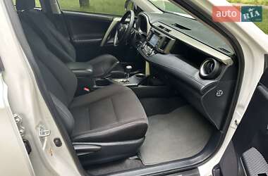 Позашляховик / Кросовер Toyota RAV4 2015 в 