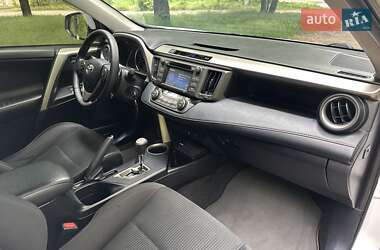 Позашляховик / Кросовер Toyota RAV4 2015 в 