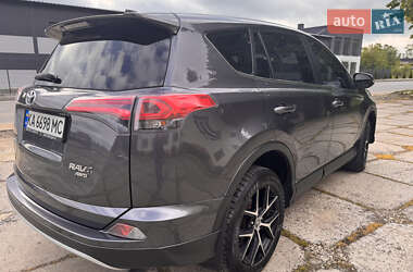 Позашляховик / Кросовер Toyota RAV4 2016 в 