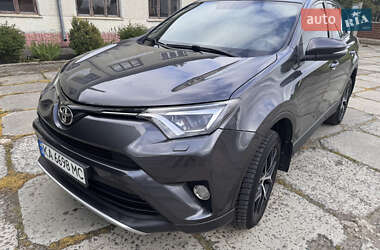 Позашляховик / Кросовер Toyota RAV4 2016 в 