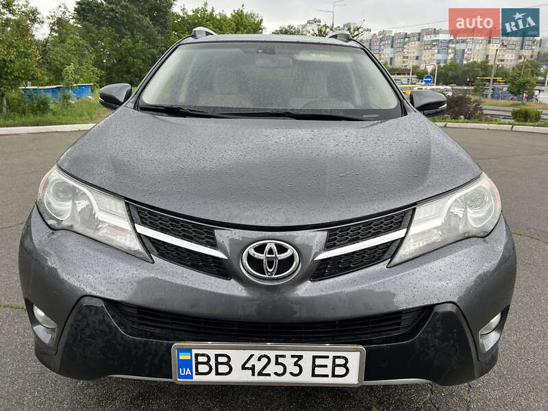 Внедорожник / Кроссовер Toyota RAV4 2015 в Киеве