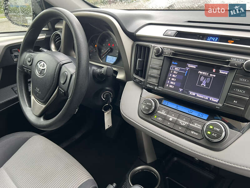 Внедорожник / Кроссовер Toyota RAV4 2015 в Киеве