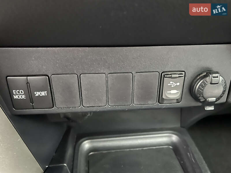 Внедорожник / Кроссовер Toyota RAV4 2015 в Киеве