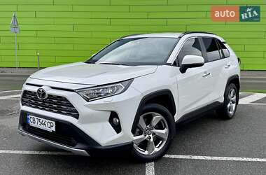 Позашляховик / Кросовер Toyota RAV4 2020 в 