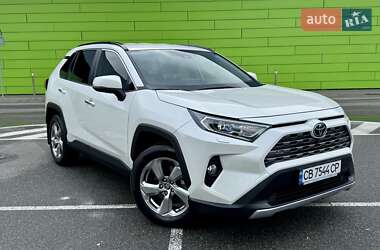 Позашляховик / Кросовер Toyota RAV4 2020 в 