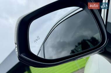 Позашляховик / Кросовер Toyota RAV4 2020 в 