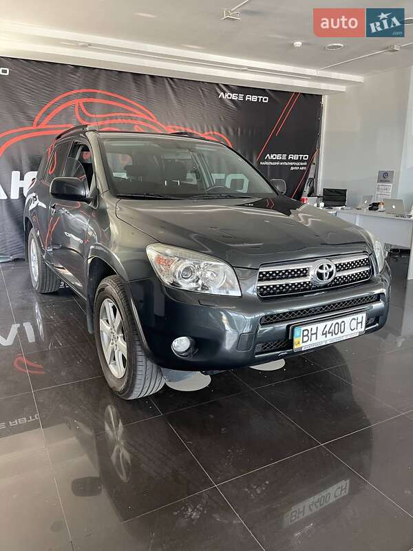 Позашляховик / Кросовер Toyota RAV4 2008 в 