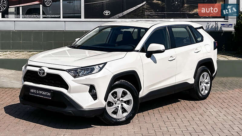 Внедорожник / Кроссовер Toyota RAV4 2021 в Черновцах