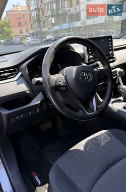 Внедорожник / Кроссовер Toyota RAV4 2020 в 
