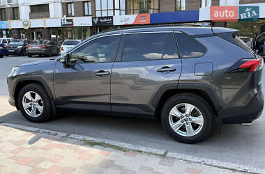 Внедорожник / Кроссовер Toyota RAV4 2020 в 