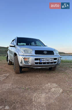 Внедорожник / Кроссовер Toyota RAV4 2003 в 