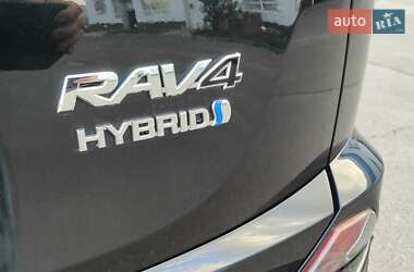 Внедорожник / Кроссовер Toyota RAV4 2018 в 