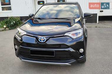 Внедорожник / Кроссовер Toyota RAV4 2018 в 