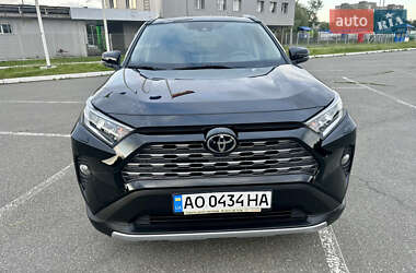 Позашляховик / Кросовер Toyota RAV4 2020 в 
