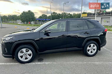 Позашляховик / Кросовер Toyota RAV4 2020 в 