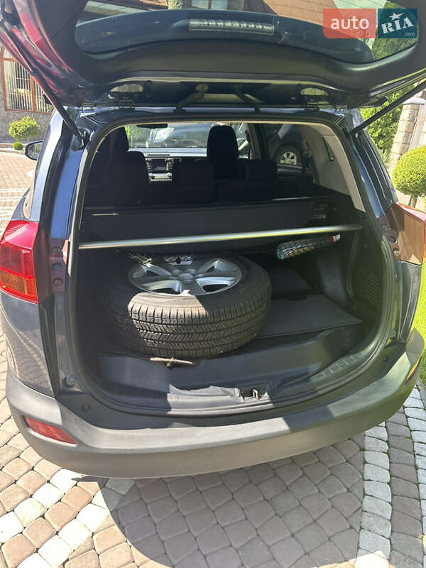 Внедорожник / Кроссовер Toyota RAV4 2013 в 