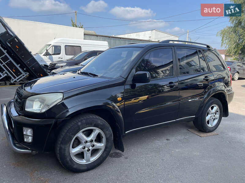 Внедорожник / Кроссовер Toyota RAV4 2000 в 