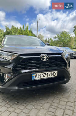 Внедорожник / Кроссовер Toyota RAV4 2020 в 