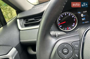 Внедорожник / Кроссовер Toyota RAV4 2020 в 