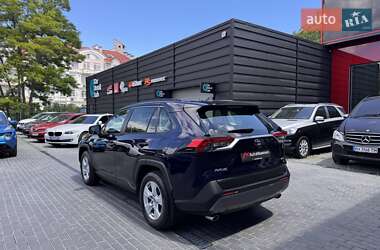 Внедорожник / Кроссовер Toyota RAV4 2019 в 