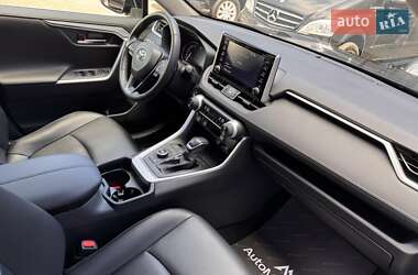 Внедорожник / Кроссовер Toyota RAV4 2019 в 