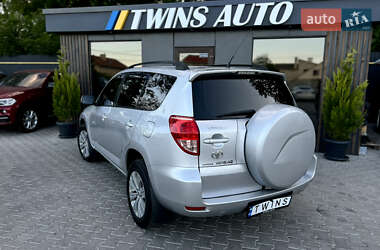 Внедорожник / Кроссовер Toyota RAV4 2006 в 