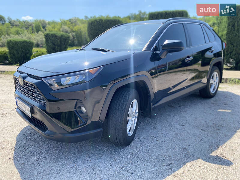 Позашляховик / Кросовер Toyota RAV4 2020 в Дніпрі