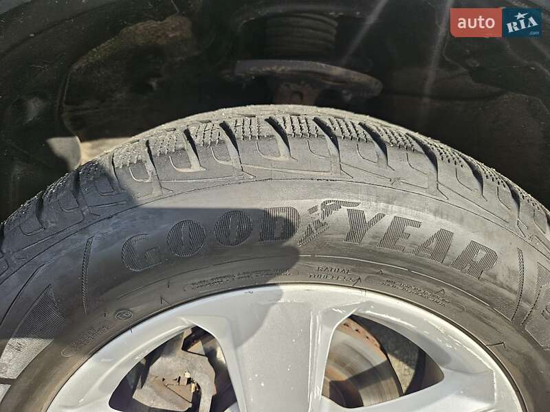 Внедорожник / Кроссовер Toyota RAV4 2013 в Киеве