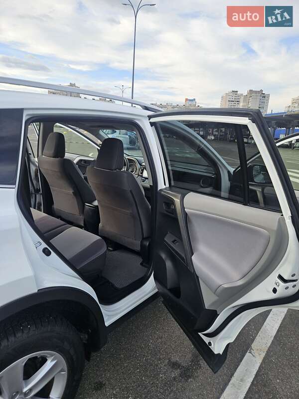 Внедорожник / Кроссовер Toyota RAV4 2013 в Киеве