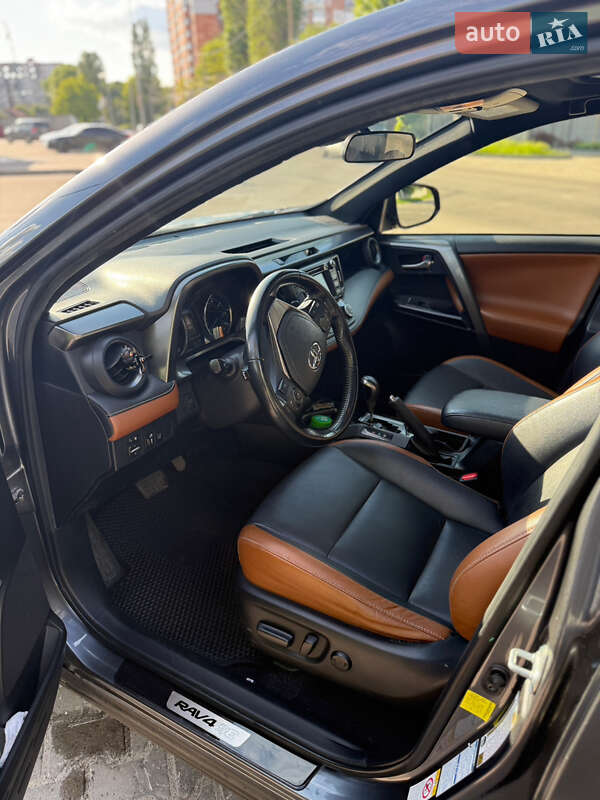 Позашляховик / Кросовер Toyota RAV4 2017 в Хмельницькому