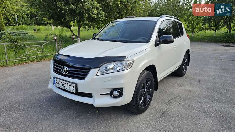 Внедорожник / Кроссовер Toyota RAV4 2010 в 