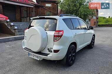 Внедорожник / Кроссовер Toyota RAV4 2010 в 