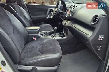 Внедорожник / Кроссовер Toyota RAV4 2010 в 