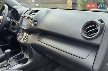 Внедорожник / Кроссовер Toyota RAV4 2010 в 