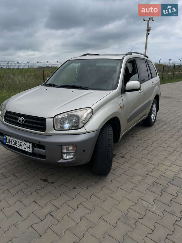 Внедорожник / Кроссовер Toyota RAV4 2002 в 