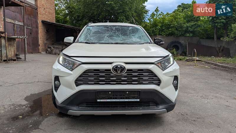 Внедорожник / Кроссовер Toyota RAV4 2020 в 