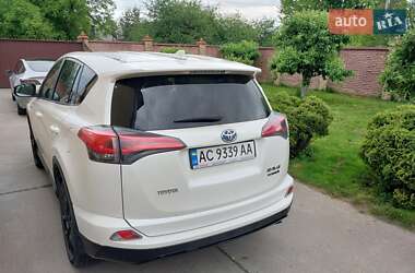 Внедорожник / Кроссовер Toyota RAV4 2018 в 