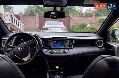 Внедорожник / Кроссовер Toyota RAV4 2018 в 