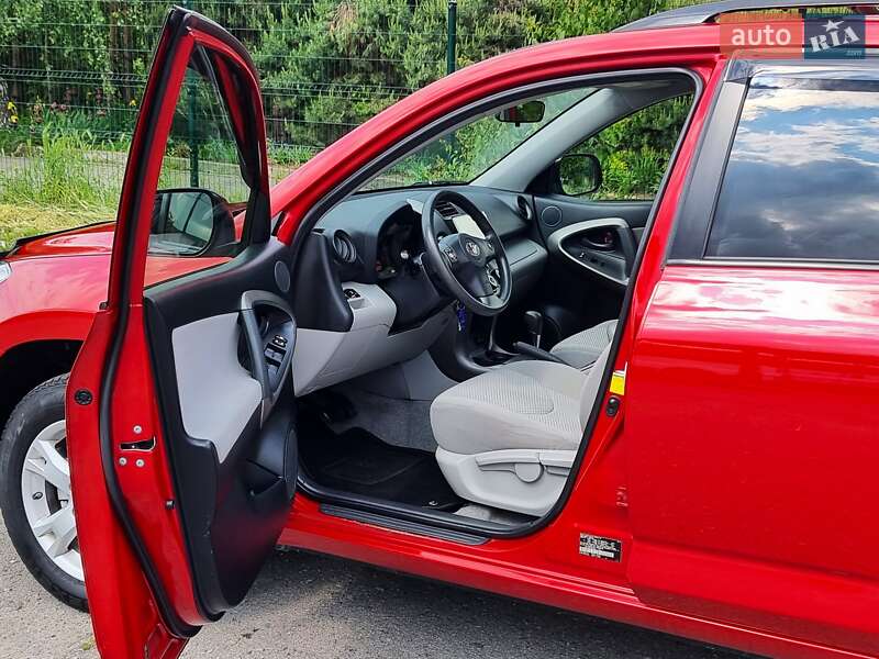 Позашляховик / Кросовер Toyota RAV4 2012 в Хмельницькому