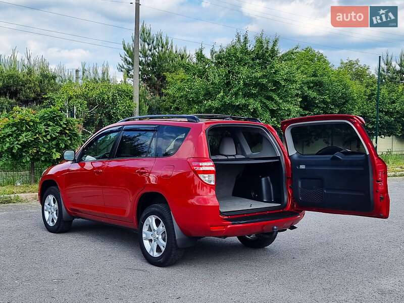 Позашляховик / Кросовер Toyota RAV4 2012 в Хмельницькому
