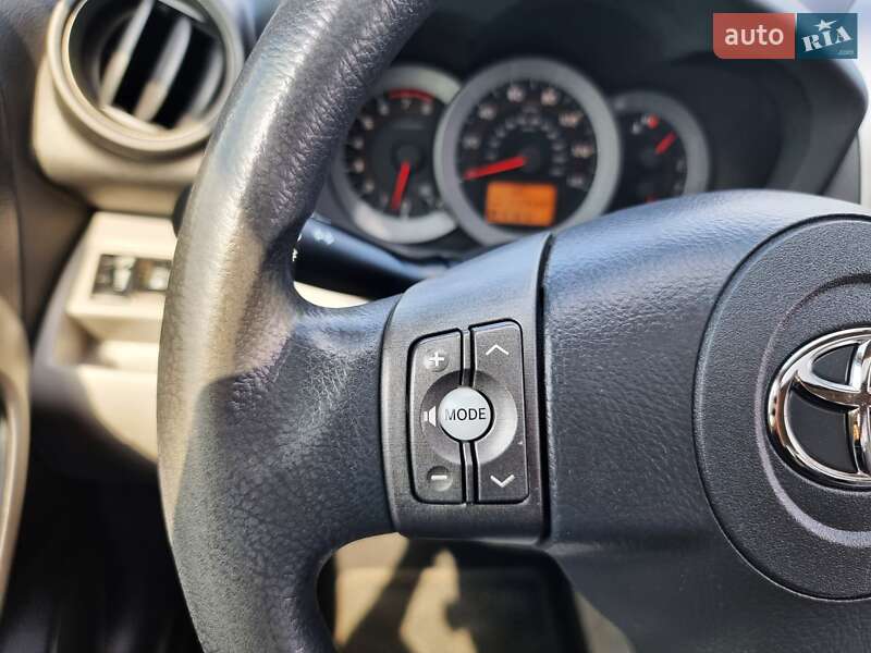 Позашляховик / Кросовер Toyota RAV4 2012 в Хмельницькому