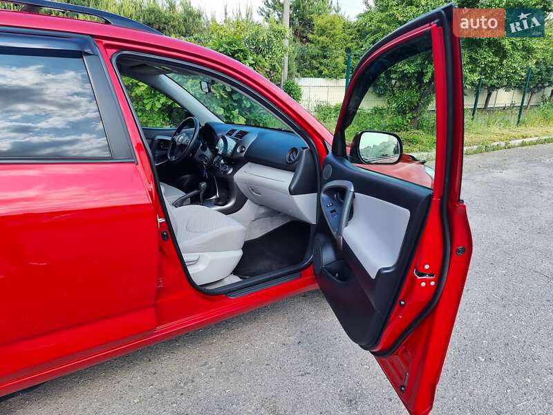 Позашляховик / Кросовер Toyota RAV4 2012 в Хмельницькому