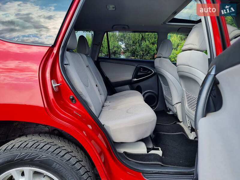 Позашляховик / Кросовер Toyota RAV4 2012 в Хмельницькому