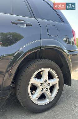 Внедорожник / Кроссовер Toyota RAV4 2002 в 