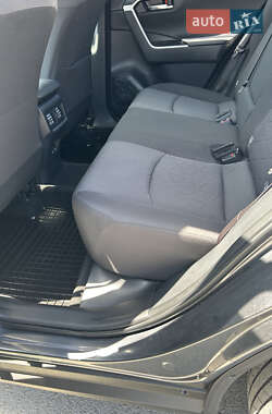 Внедорожник / Кроссовер Toyota RAV4 2022 в 